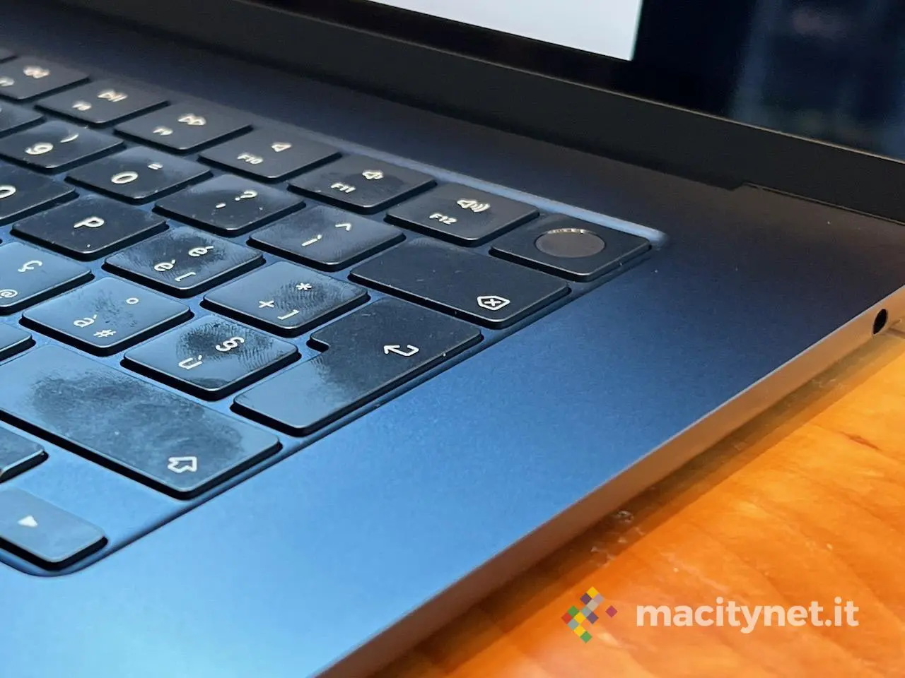 MacBook air 15 m2 2023 foto dini 4 MacBook air 15 m2 2023 foto dini 4