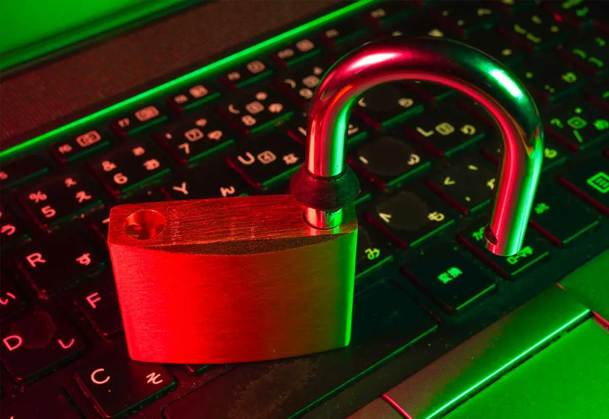 A Google, Apple e Microsoft chiesto un sistema per verificare l'età nei siti per adulti A Google, Apple e Microsoft chiesto un sistema per verificare l'età nei siti per adulti