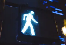 Apple brevetta display per veicoli autonomi che comunica con i pedoni In un brevetto Apple, display esterno per veicoli autonomi che comunica con chi si trova all'esterno