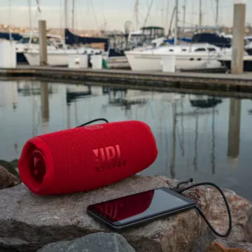 Da JBL speaker portatili e auricolari per la colonna sonora dell’estate