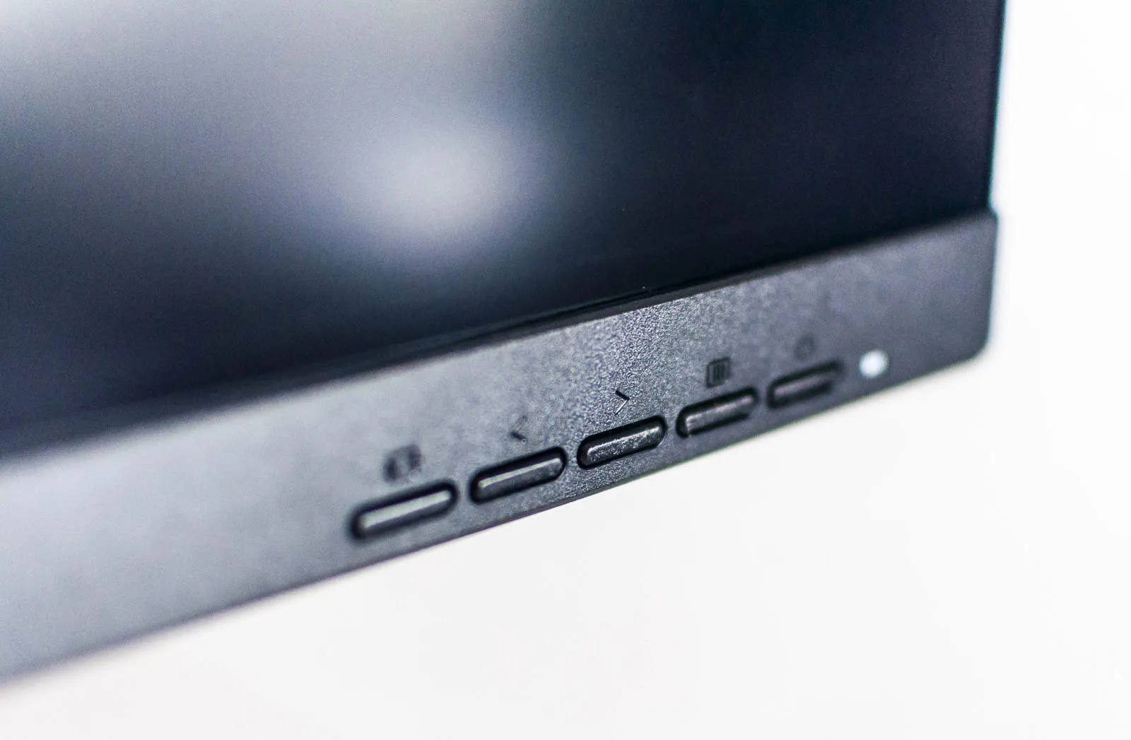 Recensione Monitor AOC Q27P3CW, buono per tutti ma ottimo per chi disegna o impagina