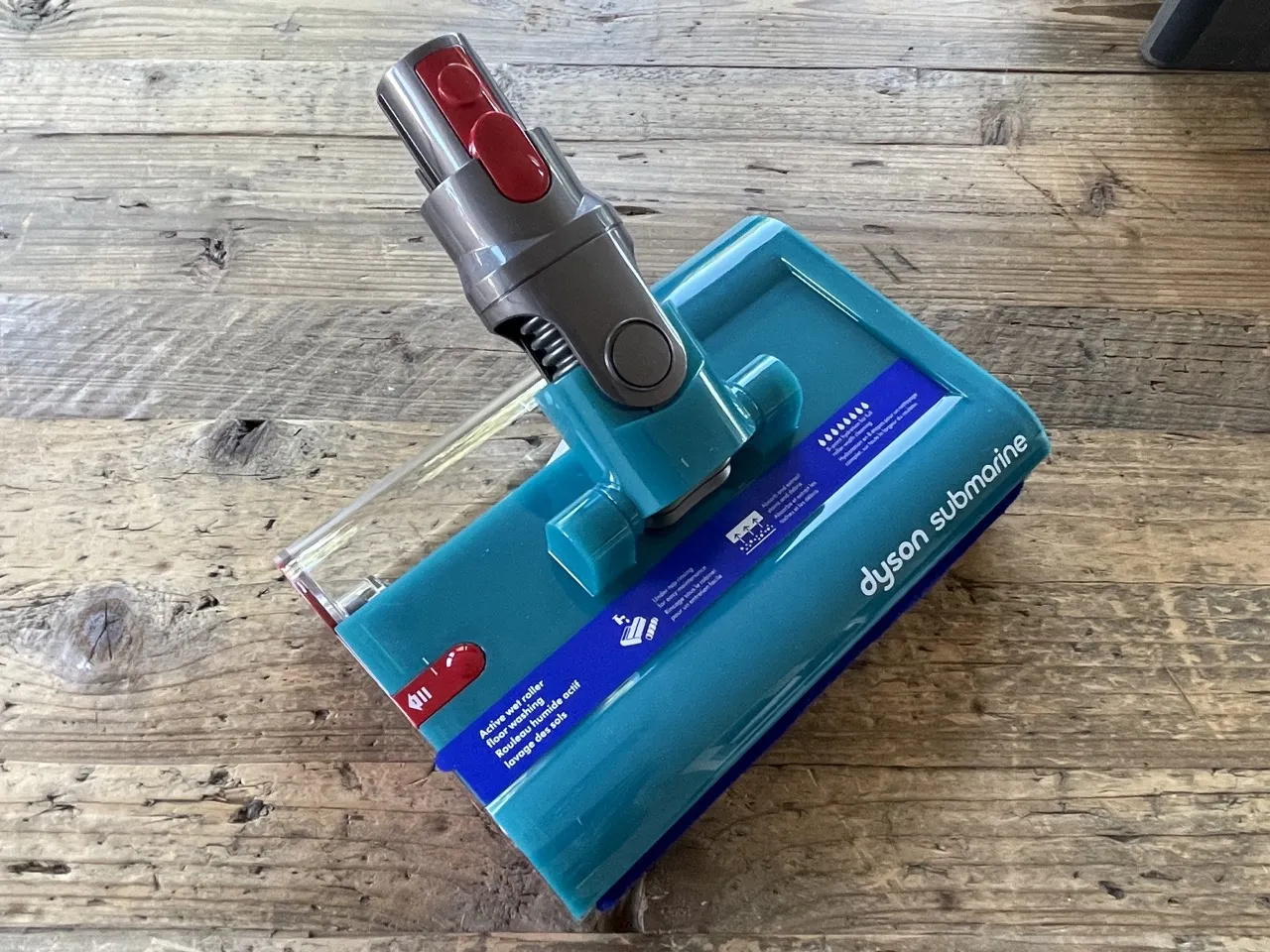 Dyson Submarine: ora il Dyson lava anche il pavimento Dyson Submarine: ora il Dyson lava anche il pavimento