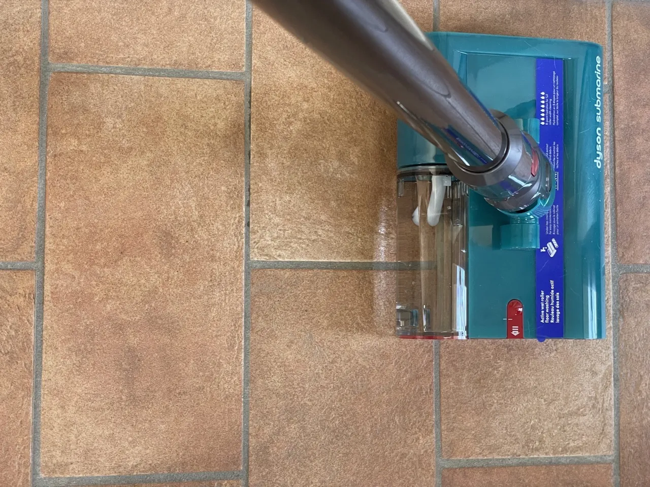 Dyson Submarine: ora il Dyson lava anche il pavimento Dyson Submarine: ora il Dyson lava anche il pavimento