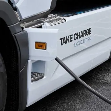 Scania, in funzione nuova fabbrica per assemblaggio batterie