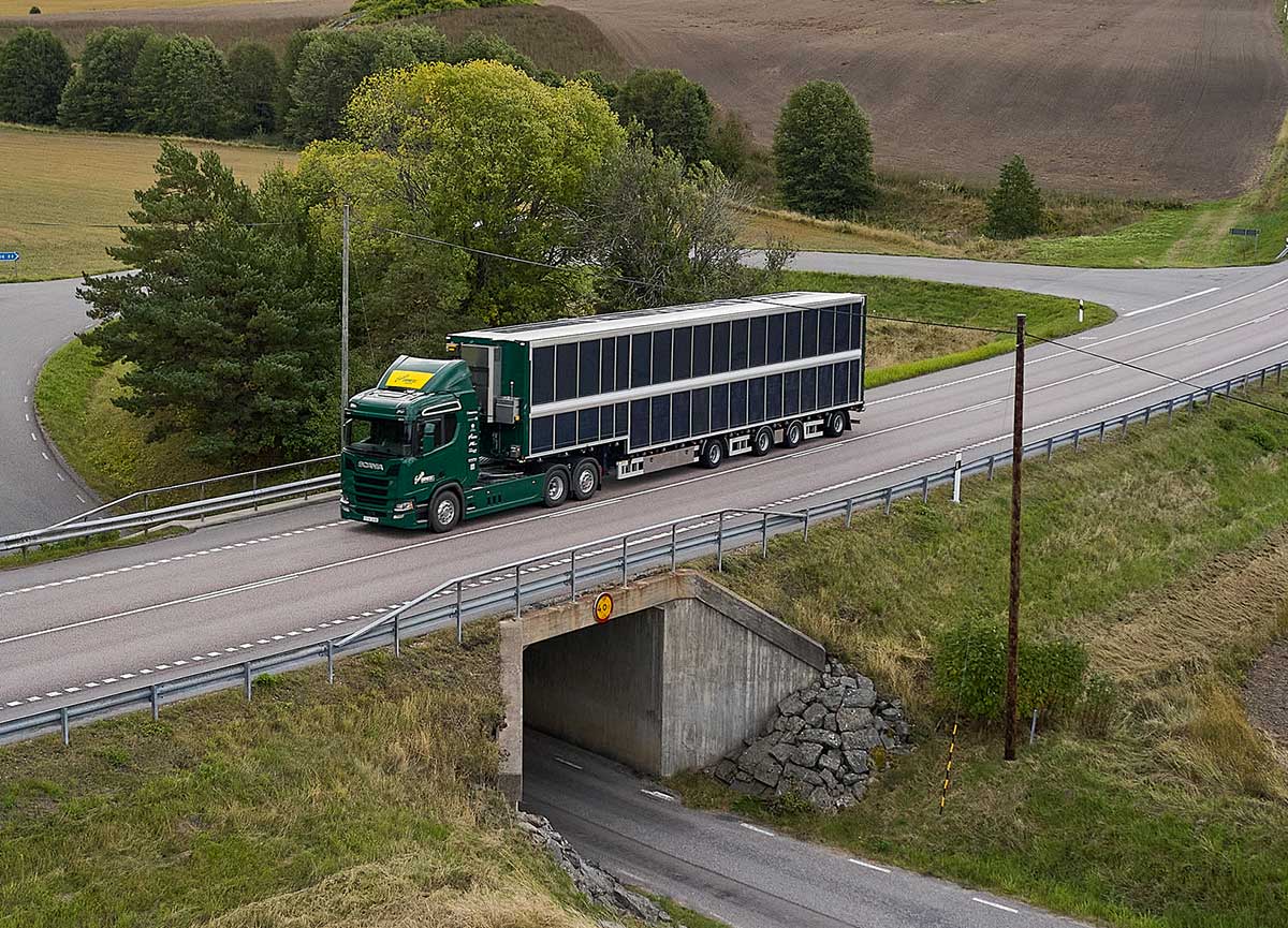 Scania testa autocarro ibrido a energia solare Scania testa autocarro ibrido a energia solare