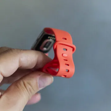 Recensione Fitbit Charge 6, sempre la migliore smartband ma con qualche piccola forzatura