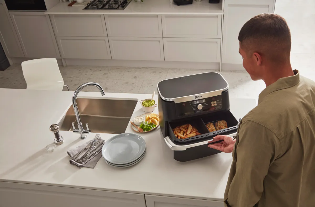 La friggitrice Ninja FlexDrawer taglia i tempi di cottura del 65% La friggitrice Ninja FlexDrawer taglia i tempi di cottura del 65%