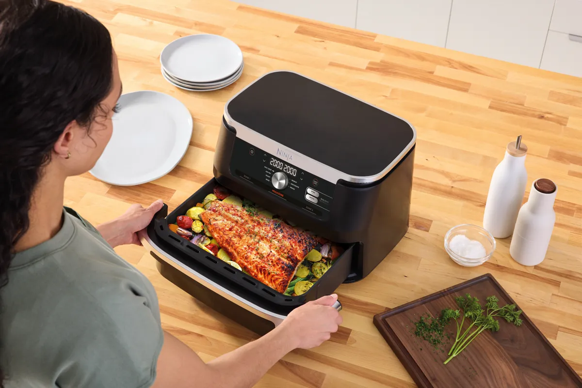 La friggitrice Ninja FlexDrawer taglia i tempi di cottura del 65% La friggitrice Ninja FlexDrawer taglia i tempi di cottura del 65%