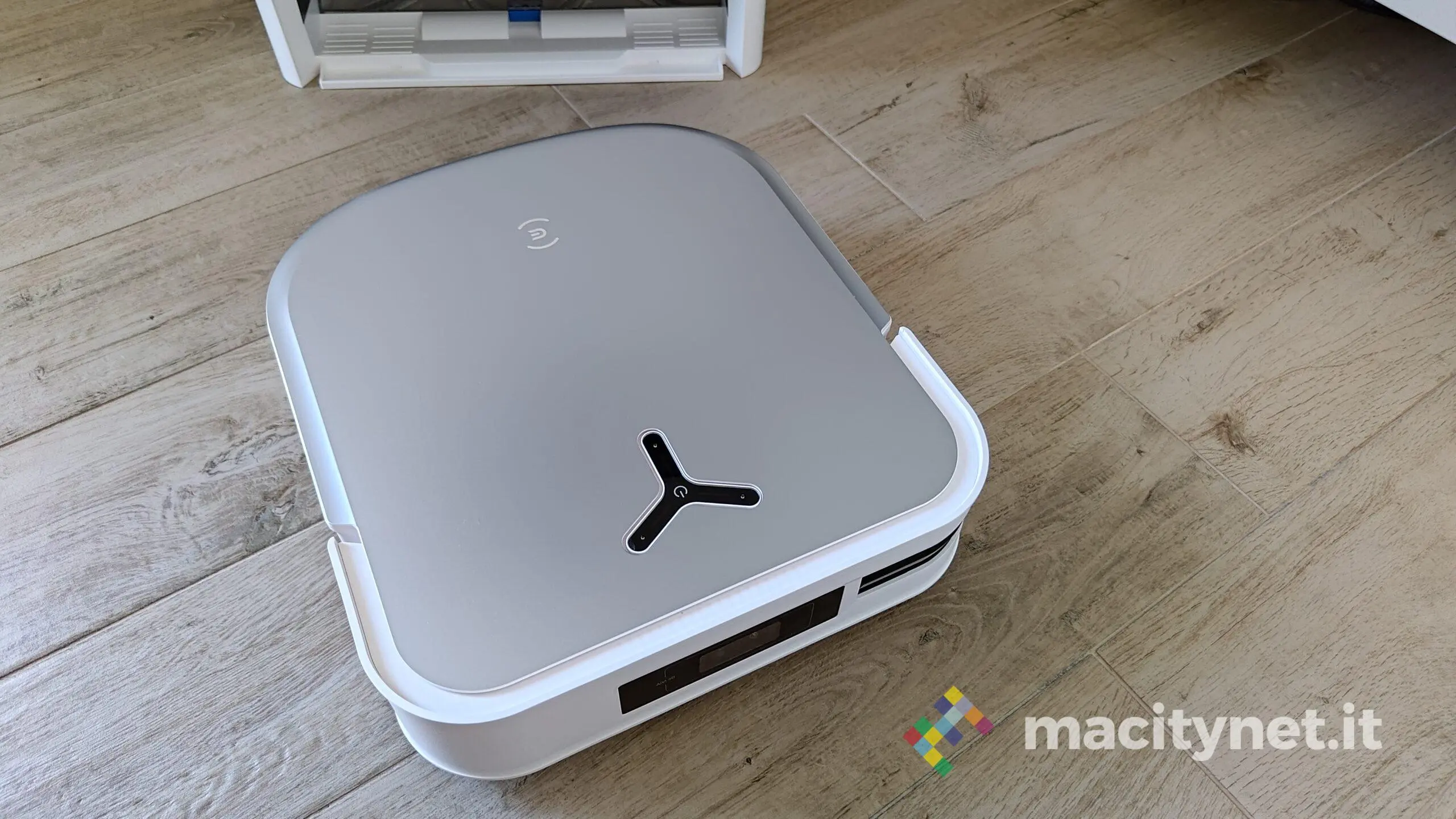 Recensione Ecovacs Deebot X2 Omni, il robot per la pulizia completa in casa Recensione Ecovacs Deebot X2 Omni, il robot per la pulizia completa in casa