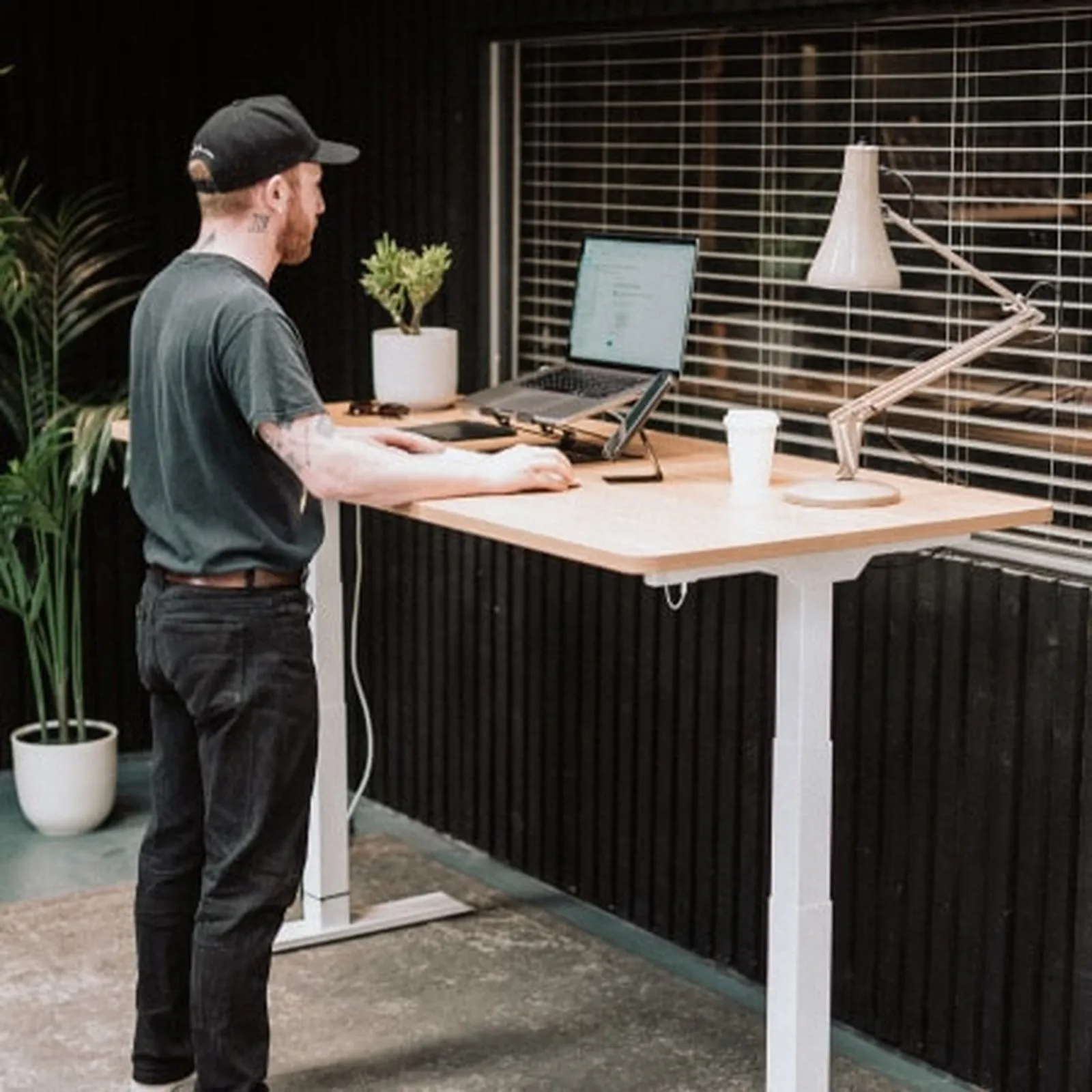 Recensione Flexispot E7, scrivania motorizzata che si farà amare dalla vostra schiena Recensione Flexispot E7, scrivania motorizzata che si farà amare dalla vostra schiena