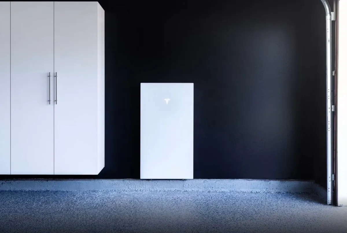Per Tesla Powerwall e solare costano meno di un generatore Per Tesla Powerwall e solare costano meno di un generatore