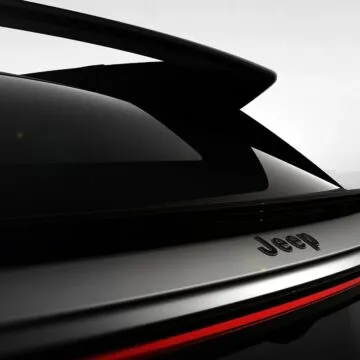 Jeep Wagoneer S, anteprima sugli interni della SUV tutta elettrica Stellantis