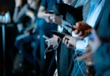 Metà degli adolescenti britannici ritiene di essere dipendente dai social media