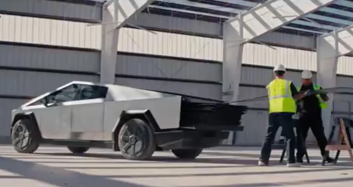 Tesla Cybertruck, tutti i punti di forza nello spot d’effetto Tesla Cybertruck, tutti i punti di forza nello spot d’effetto