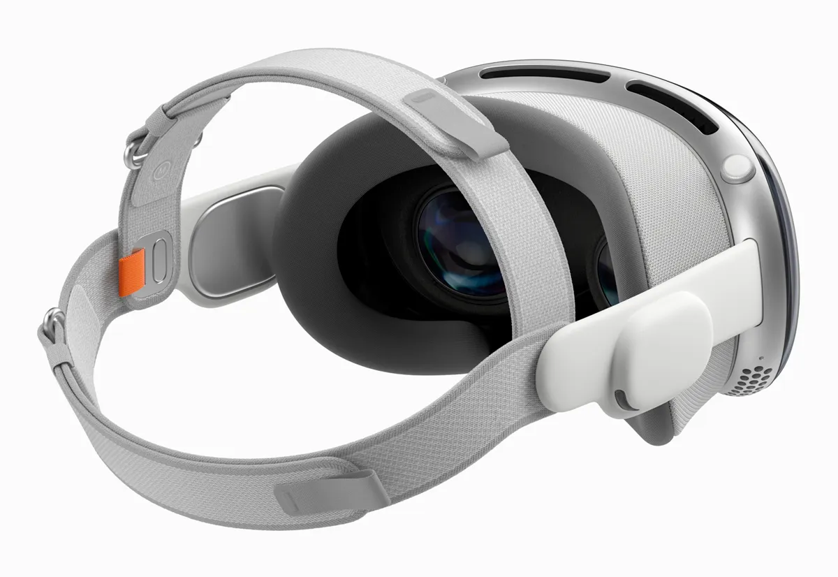 Apple Vision Pro, gli inserti per lenti graduate saranno disponibili a partire da 99$ Apple Vision Pro, gli inserti per lenti graduate saranno disponibili a partire da 99$