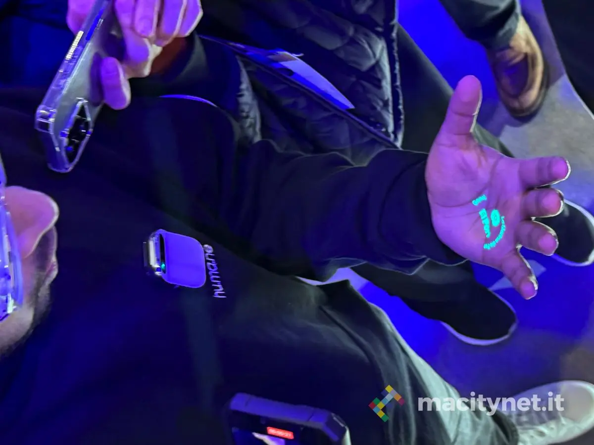 AI Pin MWC24 stand qualcomm settimio 1