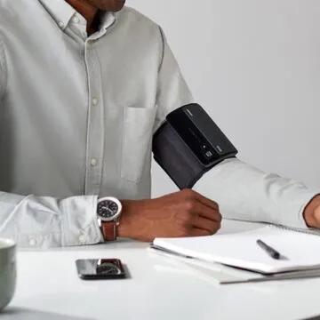 OMRON EVOLV, il misuratore di pressione da braccio per iPhone e Android