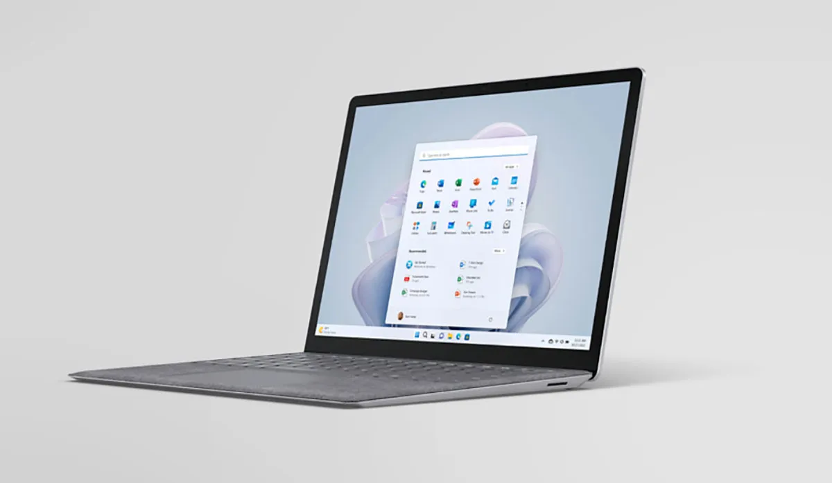 Microsoft, in arrivo Surface Pro con display OLED e un Laptop Surface con chip ARM Microsoft, in arrivo Surface Pro con display OLED e un Laptop Surface con chip ARM