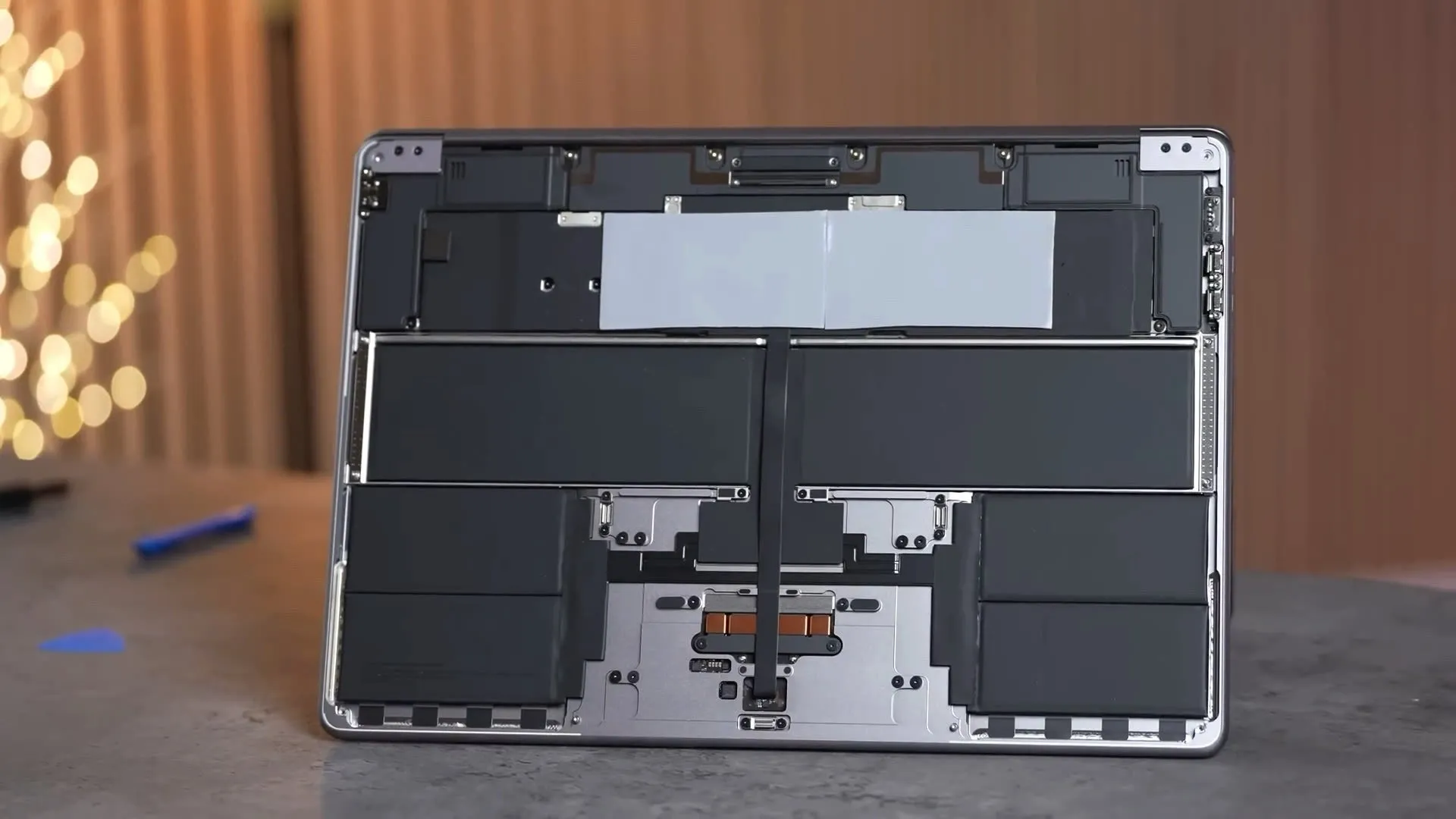 Un ingombrante dissipatore migliora notevolmente le performance di MacBook Air Un ingombrante dissipatore migliora notevolmente le performance di MacBook Air