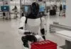 Tesla Optimus smista le batterie, impara nuovi lavori in fabbrica