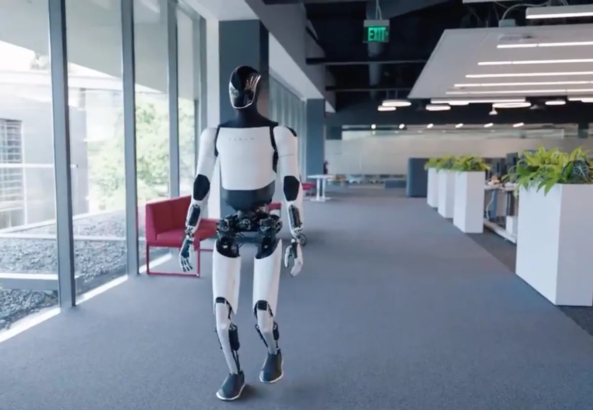 Tesla Optimus smista le batterie, impara nuovi lavori in fabbrica Tesla Optimus smista le batterie, impara nuovi lavori in fabbrica