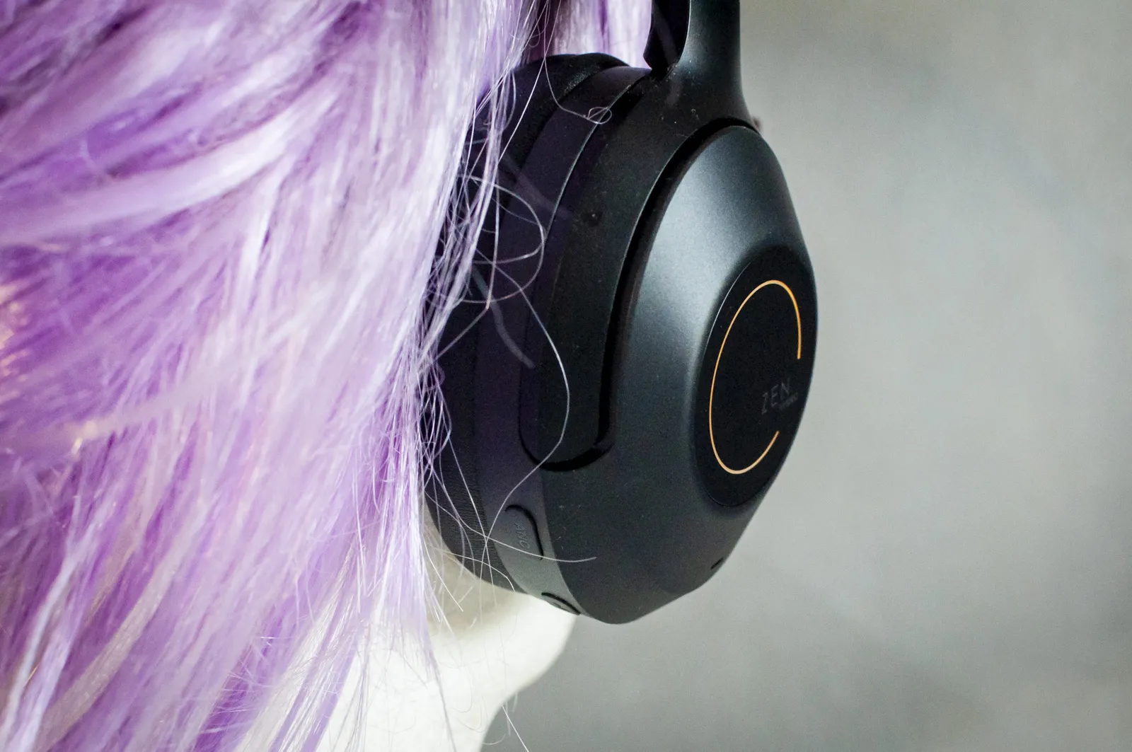 Recensione Creative Zen Hybrid Pro, cuffie da gaming per chi ha una vita energetica e potente Recensione Creative Zen Hybrid Pro, cuffie da gaming per chi ha una vita energetica e potente