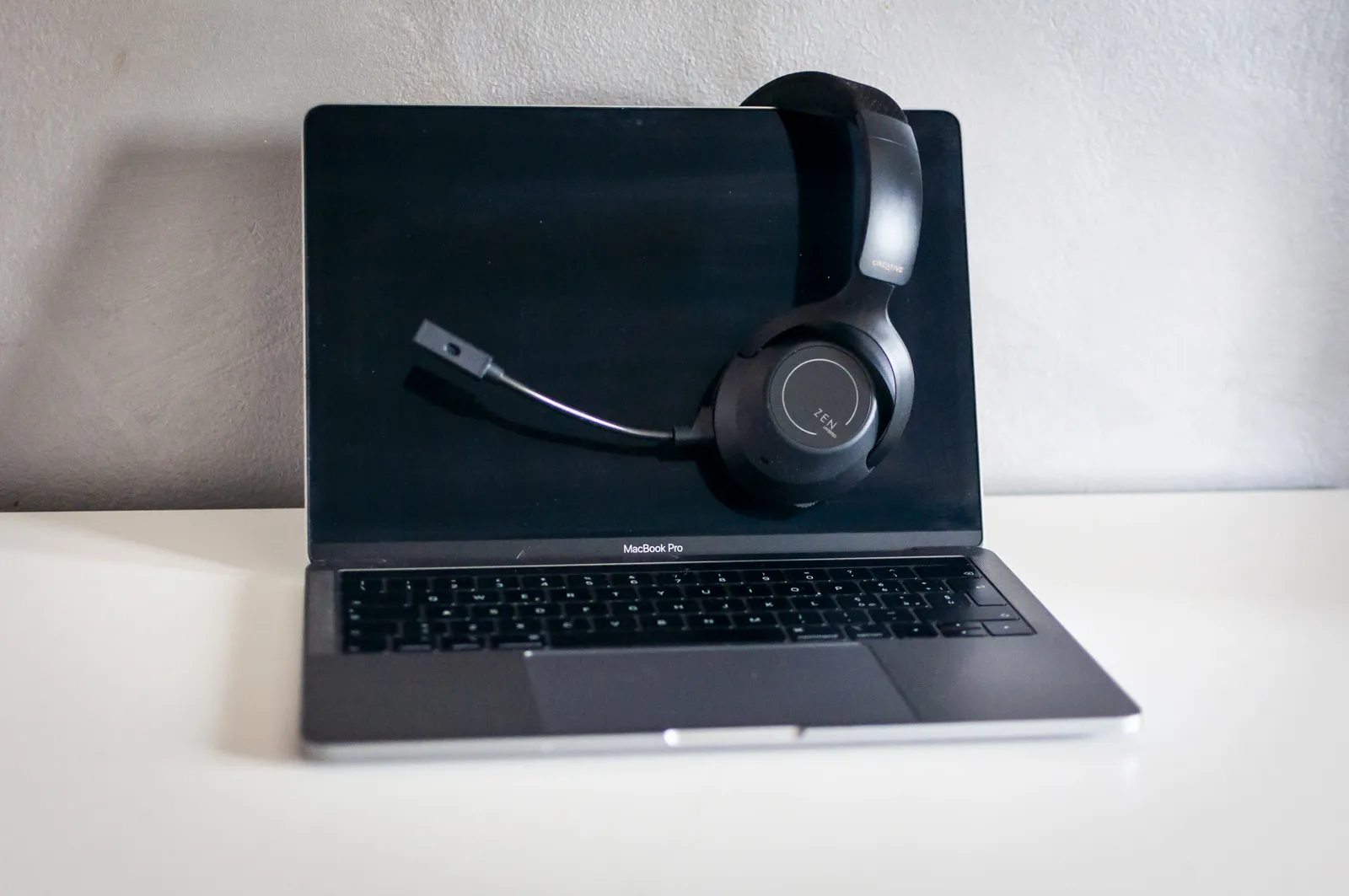 Recensione Creative Zen Hybrid Pro, cuffie da gaming per chi ha una vita energetica e potente Recensione Creative Zen Hybrid Pro, cuffie da gaming per chi ha una vita energetica e potente