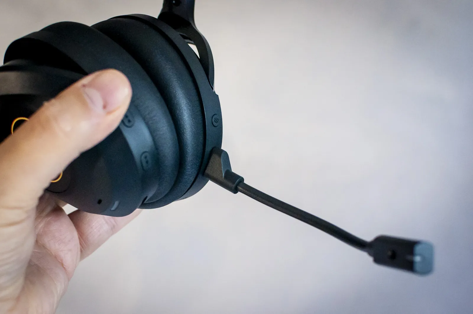 Recensione Creative Zen Hybrid Pro, cuffie da gaming per chi ha una vita energetica e potente Recensione Creative Zen Hybrid Pro, cuffie da gaming per chi ha una vita energetica e potente