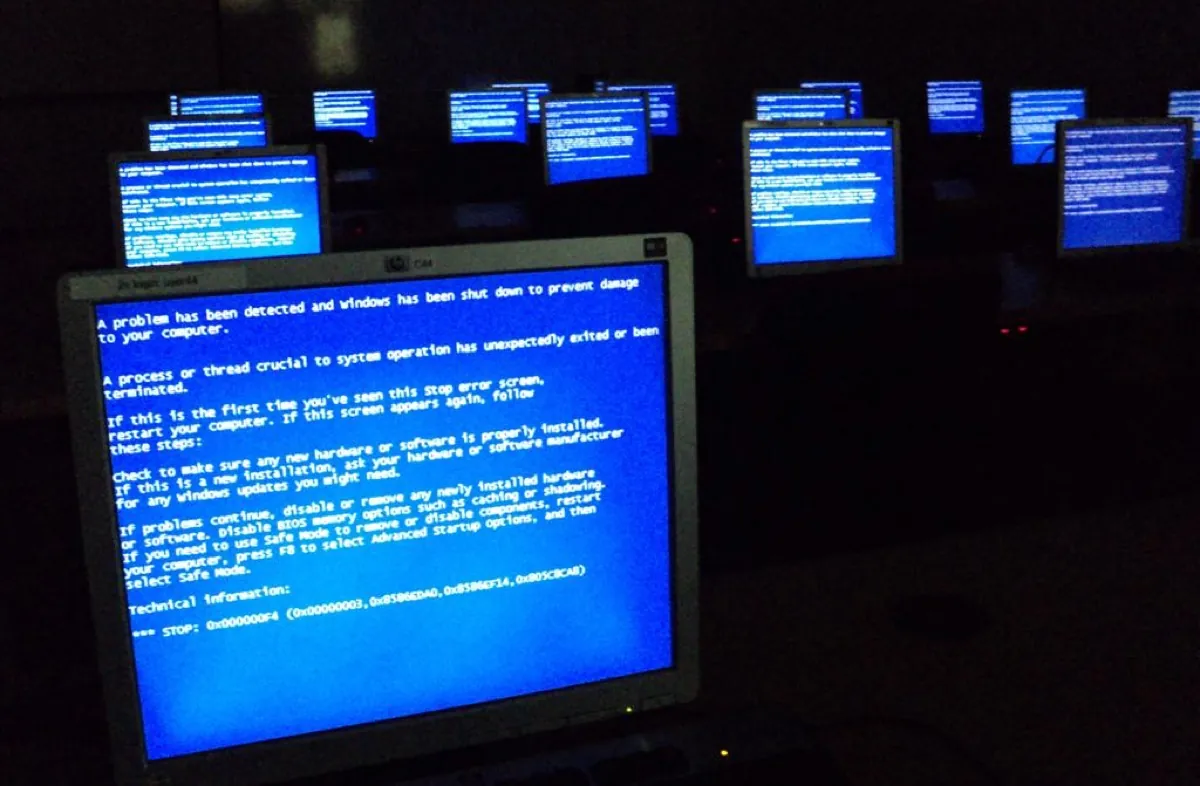 Migliaia di PC Windows e server colpiti dallo schermo blu della morte Migliaia di PC Windows e server colpiti dallo schermo blu della morte