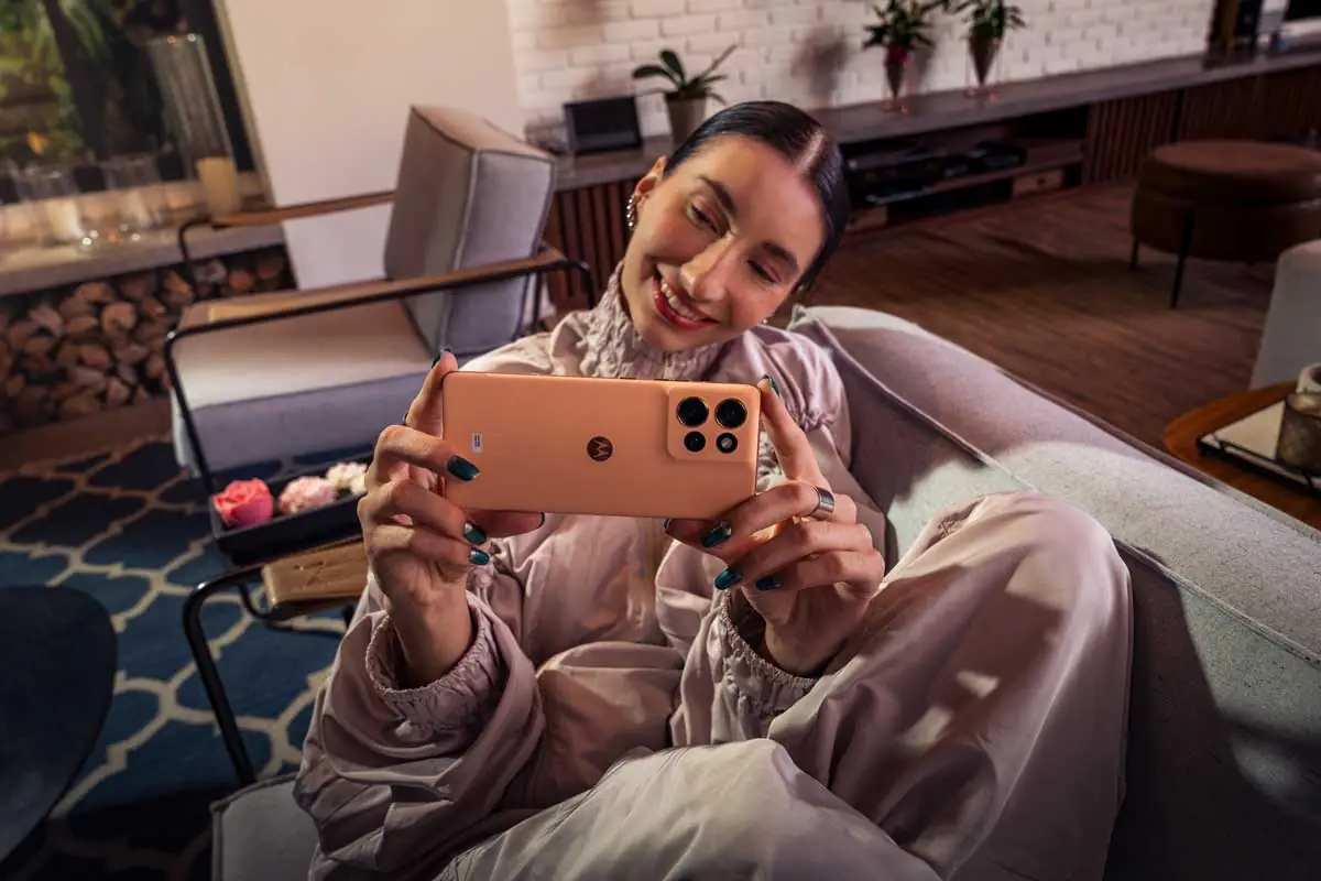 Motorola edge 50 neo ed edge 50, smartphone fascia media con sensore Sony Motorola edge 50 neo ed edge 50, smartphone fascia media con sensore Sony