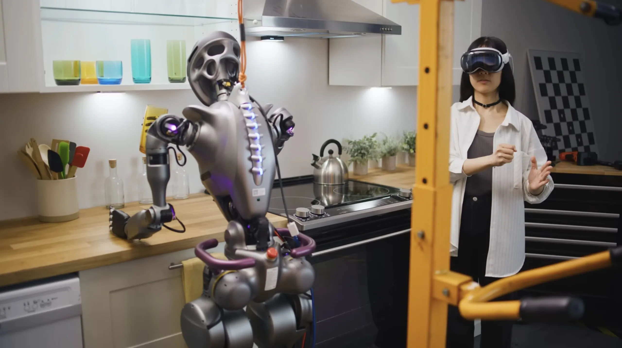 Nvidia usa Apple Vision Pro per controllare robot umanoidi Nvidia usa Apple Vision Pro per controllare robot umanoidi