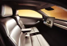 Per Elon Musk una Tesla da 25.000€ è inutile Tesla annuncia Cybercab, Robovan e la guida autonoma nel 2025