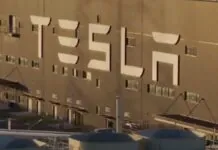 Tesla potrebbe costruire droni e velivoli elettrici Tesla potrebbe costruire droni e velivoli elettrici