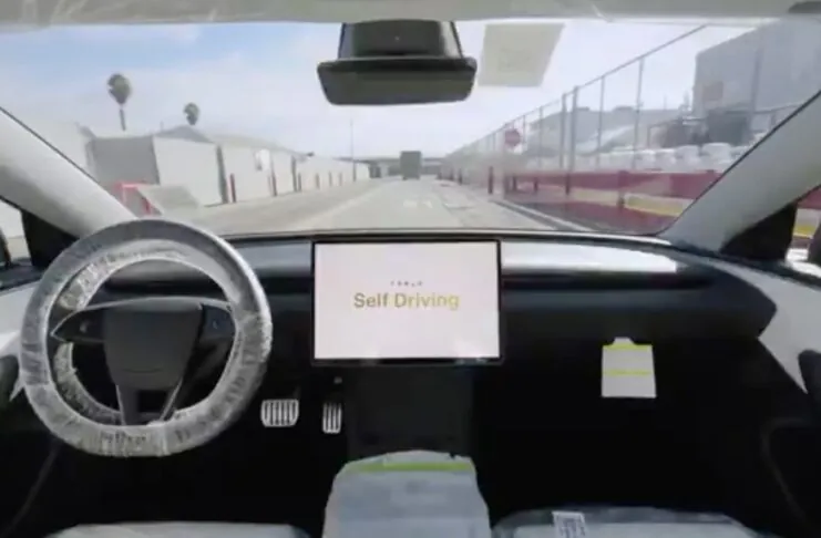 Le Tesla quando nascono si parcheggiano da sole - macitynet.it