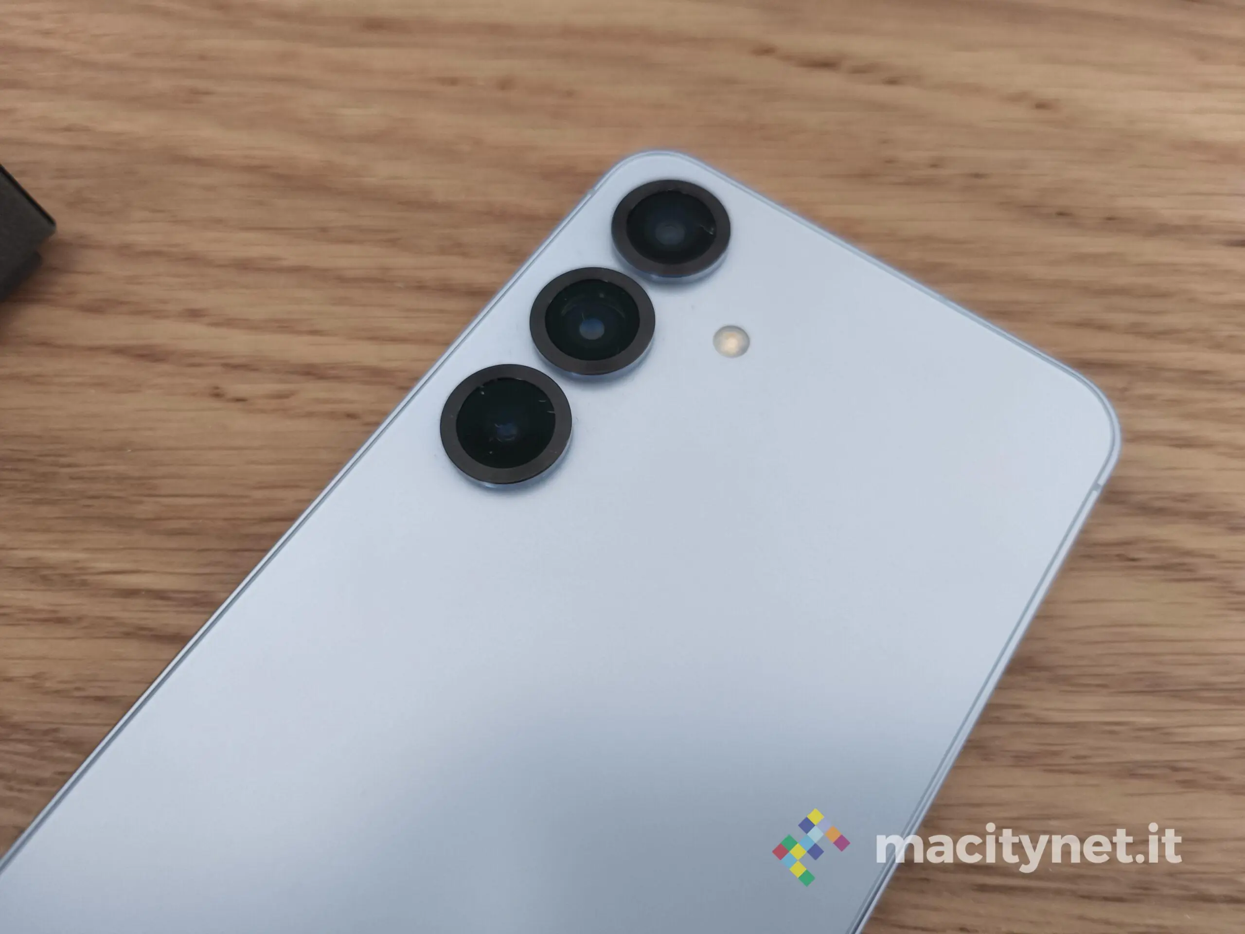 Recensione Samunsg Galaxy S25 - macitynet.it Recensione Samunsg Galaxy S25 - macitynet.it