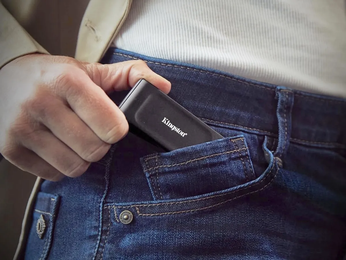 Recensione SSD Kingston XS1000 1TB, piccolissimo e veloce da dimenticare in tasca - macitynet.it