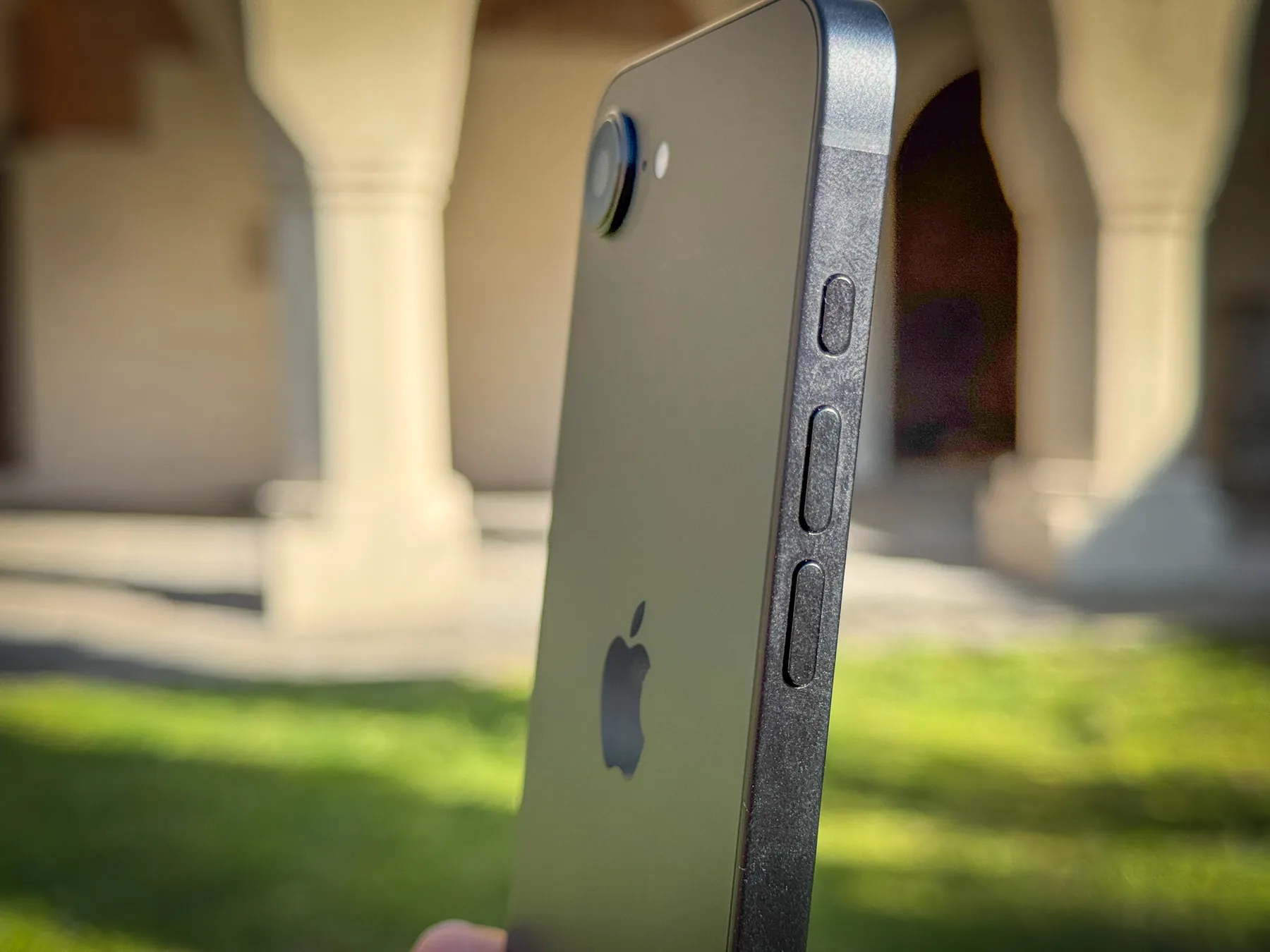 iPhone 16e, comprarlo o no è una questione di intelligenza - macitynet.it