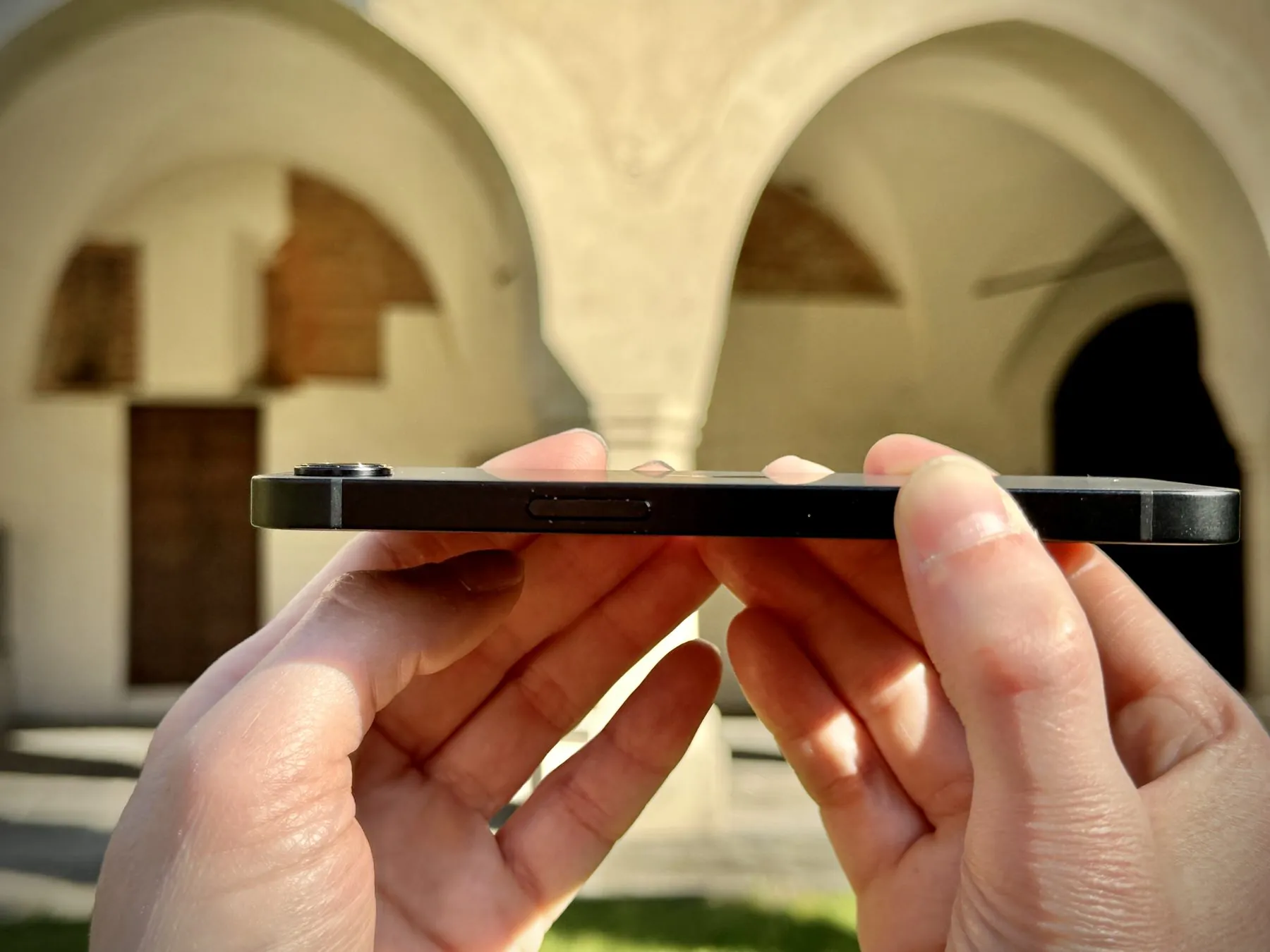 iPhone 16e, comprarlo o no è una questione di intelligenza - macitynet.it iPhone 16e, comprarlo o no è una questione di intelligenza - macitynet.it