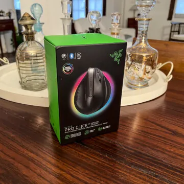 Recensione Razer Pro Click V2 Vertical Edition, mouse verticale con l’Intelligenza Artificiale dentro - macitynet.it