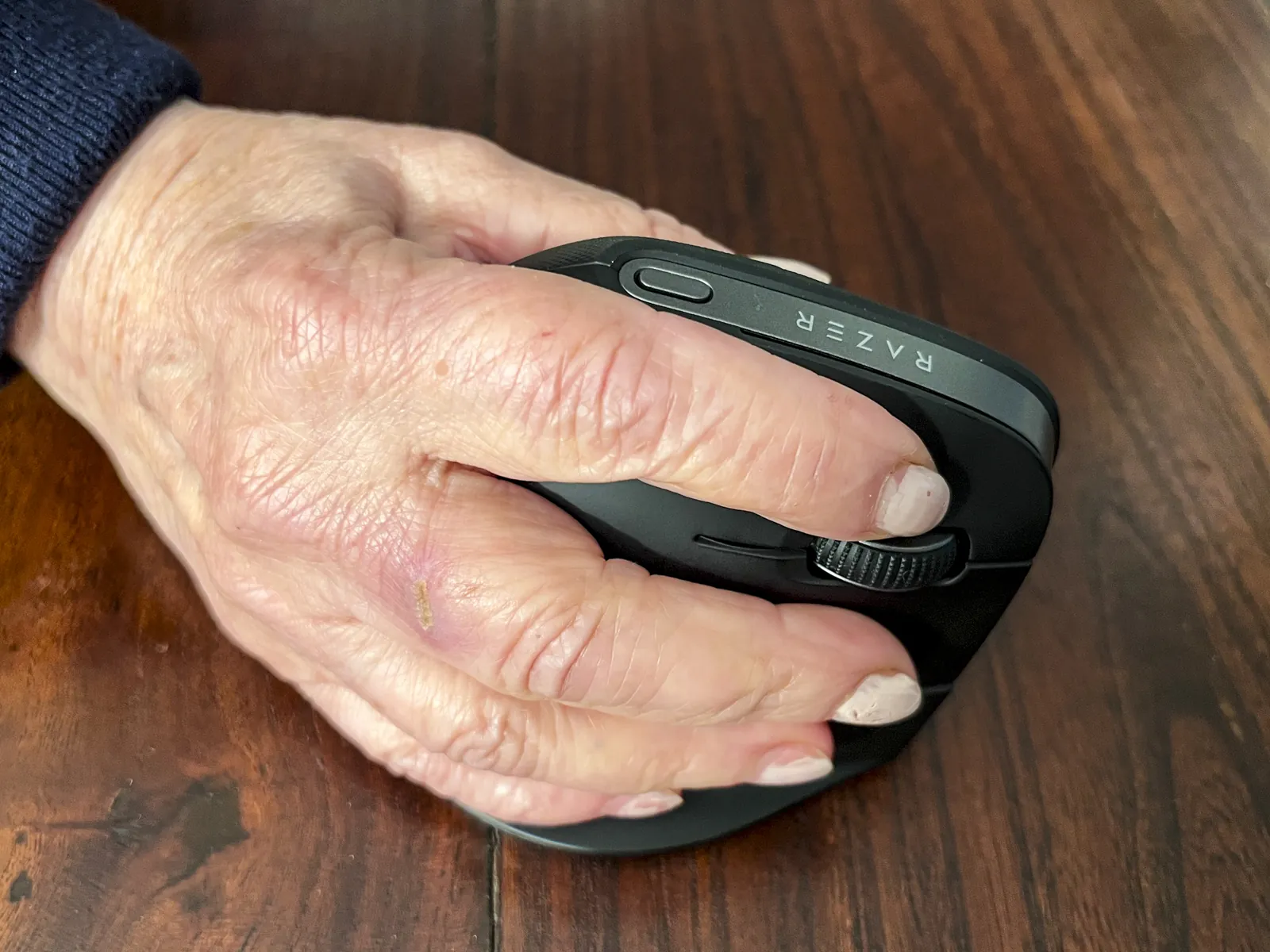 Recensione Razer Pro Click V2 Vertical Edition, mouse verticale con l’Intelligenza Artificiale dentro - macitynet.it Recensione Razer Pro Click V2 Vertical Edition, mouse verticale con l’Intelligenza Artificiale dentro - macitynet.it