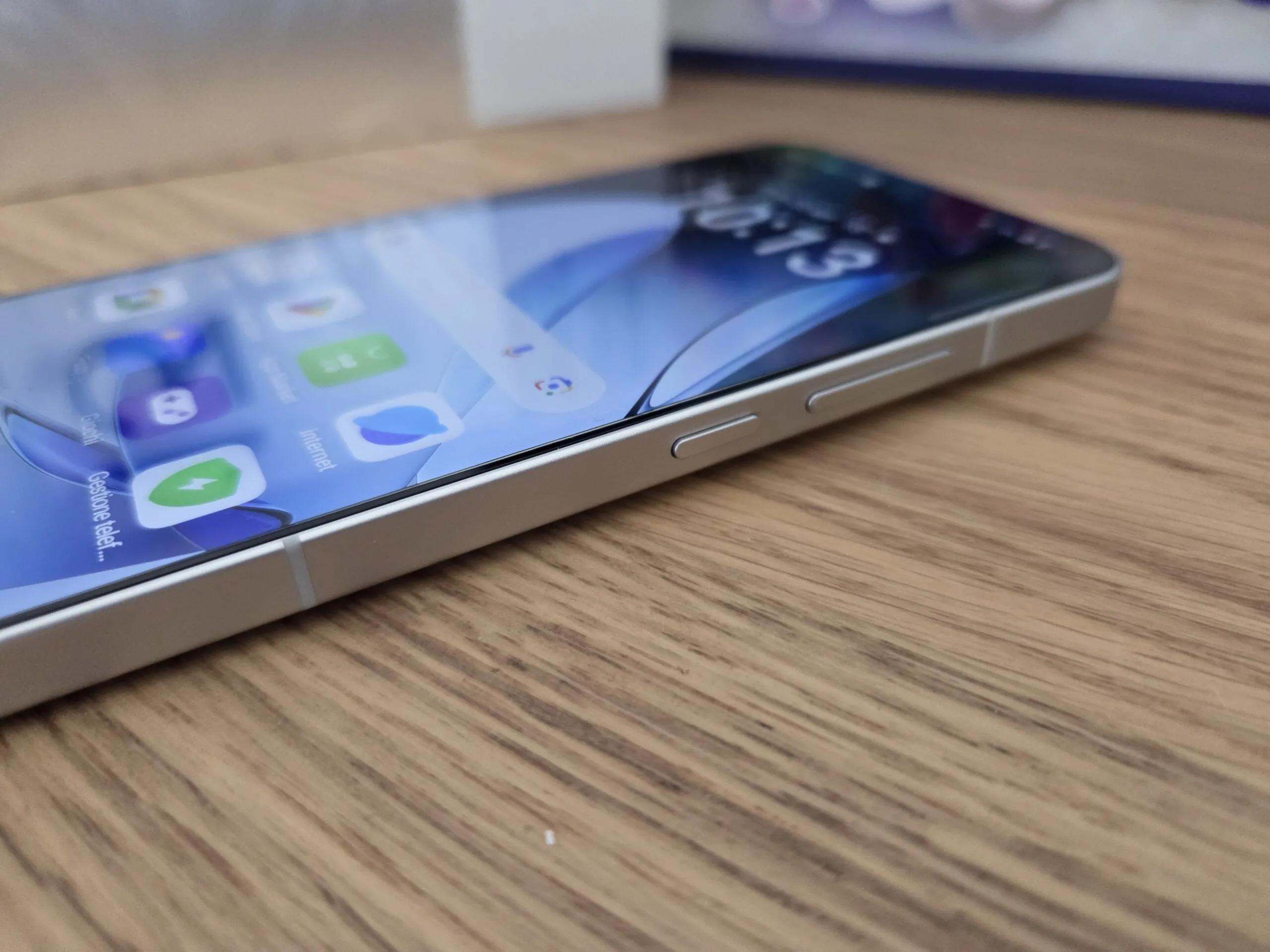 Recensione OPPO Reno 13 5G, ottime fotocamere e autonomia sorprendente - macitynet.it Recensione OPPO Reno 13 5G, ottime fotocamere e autonomia sorprendente - macitynet.it