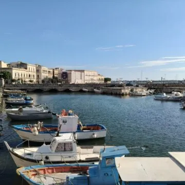 Recensione OPPO Reno 13 5G, ottime fotocamere e autonomia sorprendente - macitynet.it