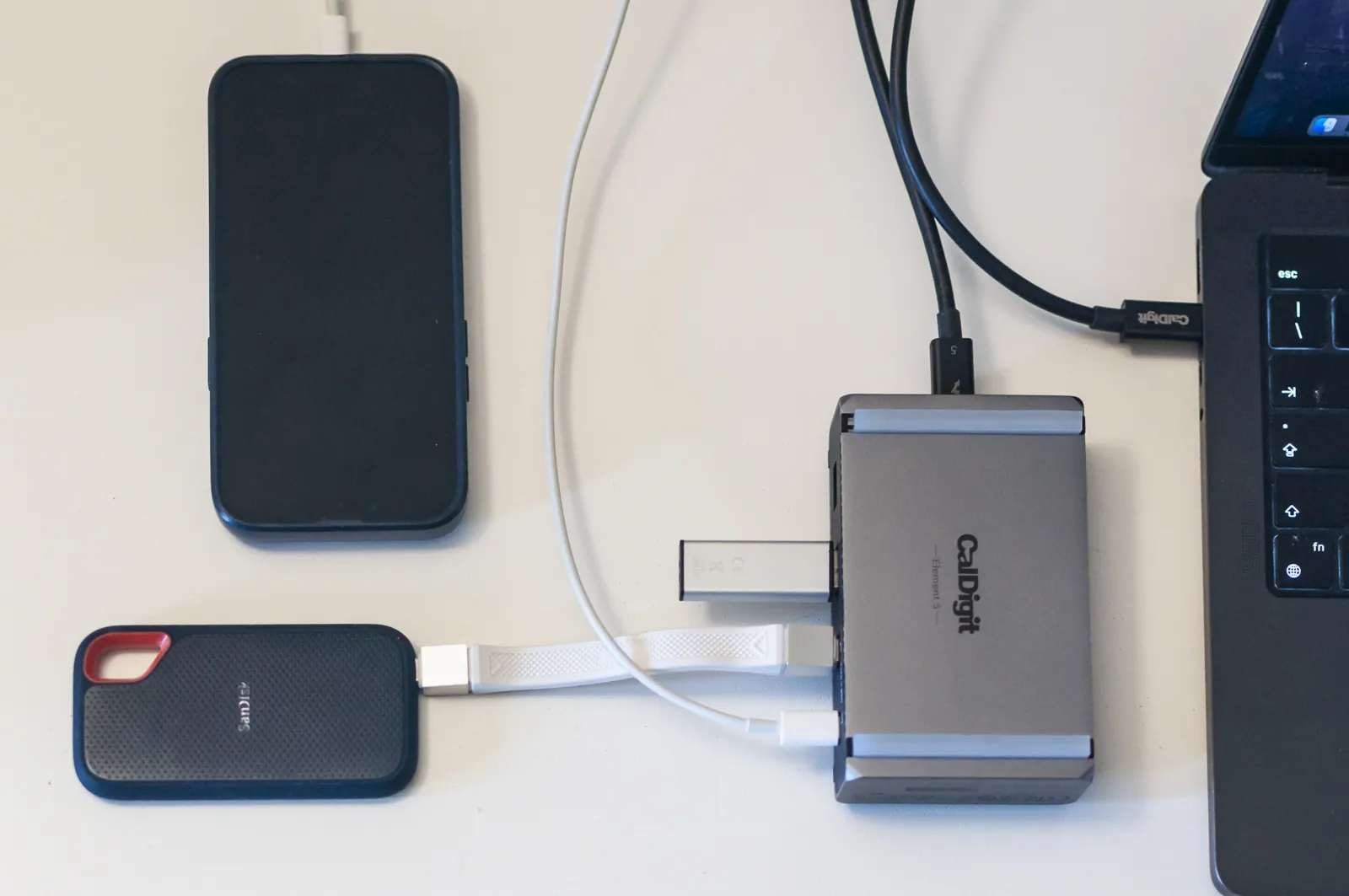 Recensione Caldigit Element 5 Hub, l'HUB superpotente per il pro che non deve chiedere, mai - macitynet.it