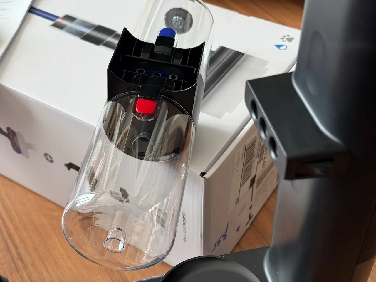 Abbiamo provato Dyson WashG1, il primo lavapavimenti che separa sporco secco e liquido - macitynet.it Abbiamo provato Dyson WashG1, il primo lavapavimenti che separa sporco secco e liquido - macitynet.it