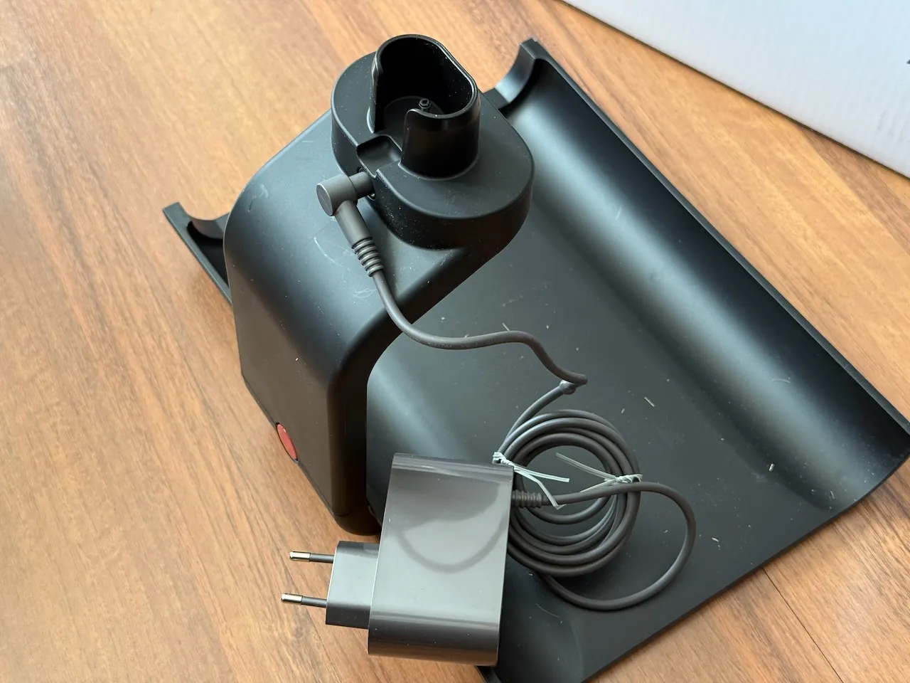 Abbiamo provato Dyson WashG1, il primo lavapavimenti che separa sporco secco e liquido - macitynet.it Abbiamo provato Dyson WashG1, il primo lavapavimenti che separa sporco secco e liquido - macitynet.it