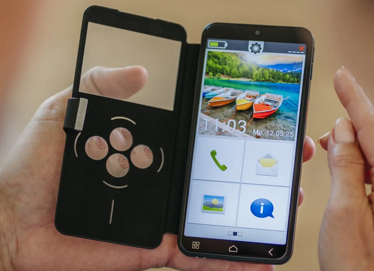 Emporia Smart7 ME7 e Lite sono gli smartphone per senior che durano nel tempo - macitynet.it Emporia Smart7 ME7 e Lite sono gli smartphone per senior che durano nel tempo - macitynet.it