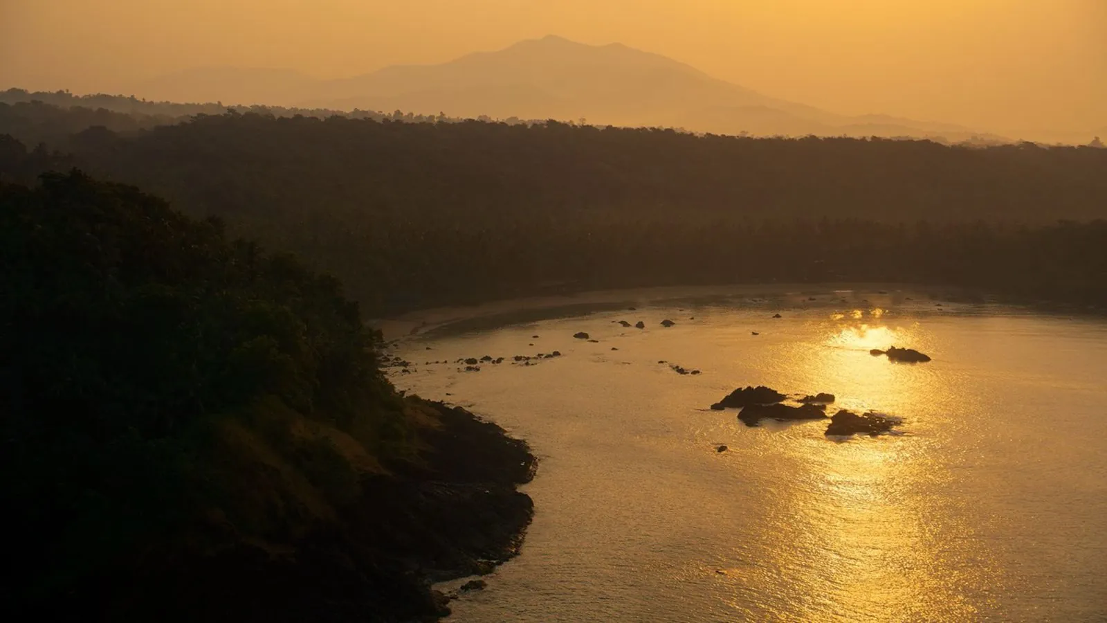 macOS 26 Tahoe, 15 nuovi salvaschermo e sfondi - macitynet.it