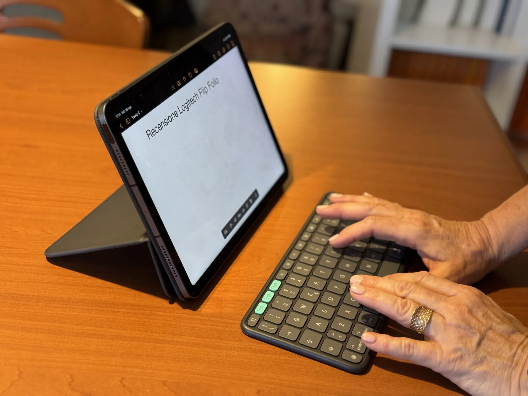 Logitech Flip Folio, potrebbe essere la vostra tastiera iPad perfetta o anche no - macitynet.it