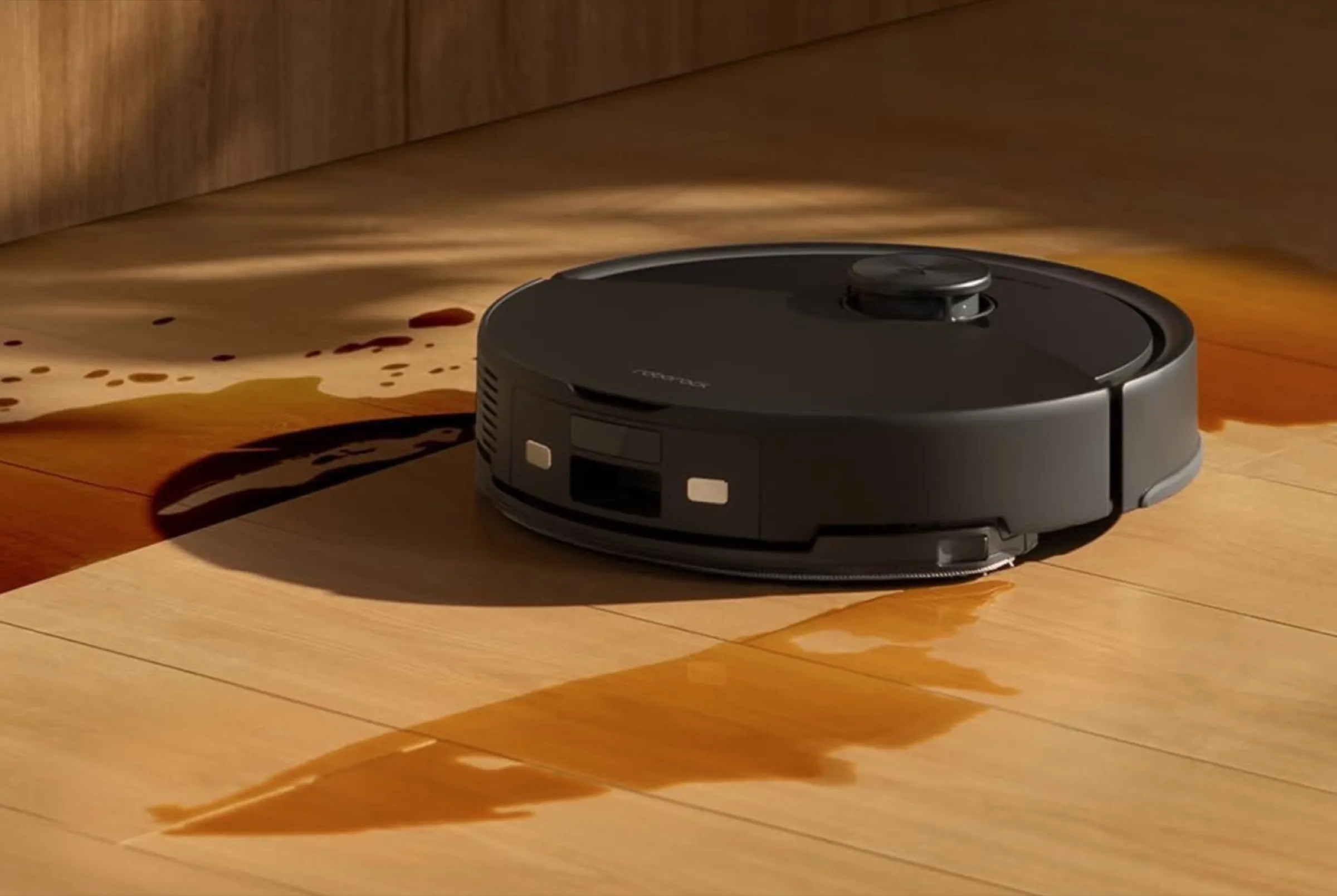 Roborock Saros Z70, in sconto il robot con braccio meccanico per pulire sotto i mobili - macitynet.it