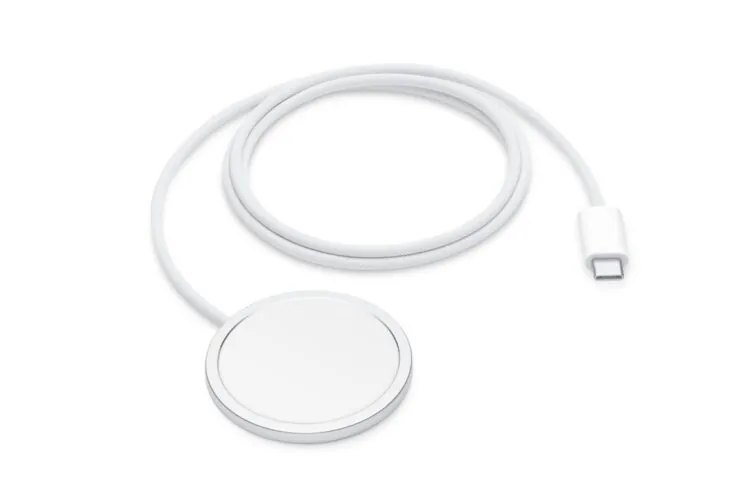 Apple lancia il nuovo caricatore MagSafe certificato Qi2 da 25W - macitynet.it